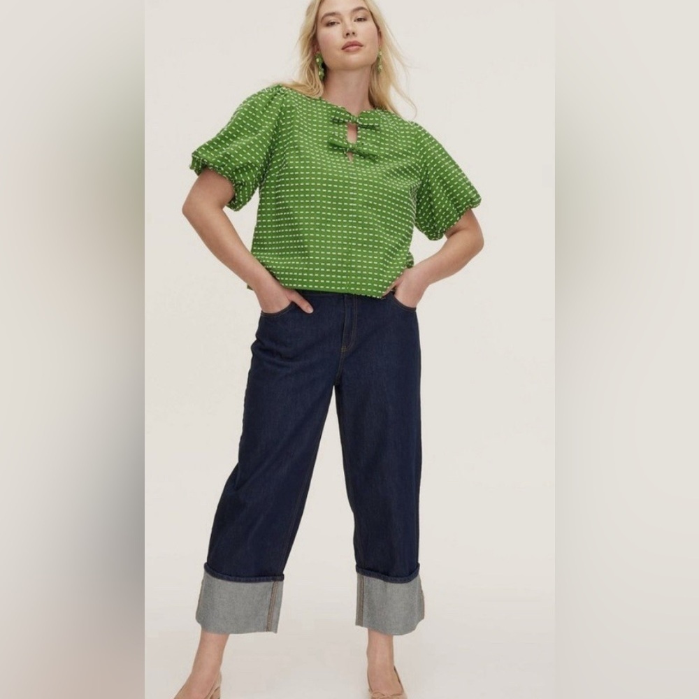 Kate Spade Women’s High Rise Wide Cuff Denim Capri. Size 2